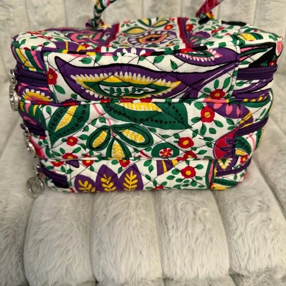 Vera Bradley "Three to Get Ready" triple compartment cosmetic bag - Picture 4 of 9